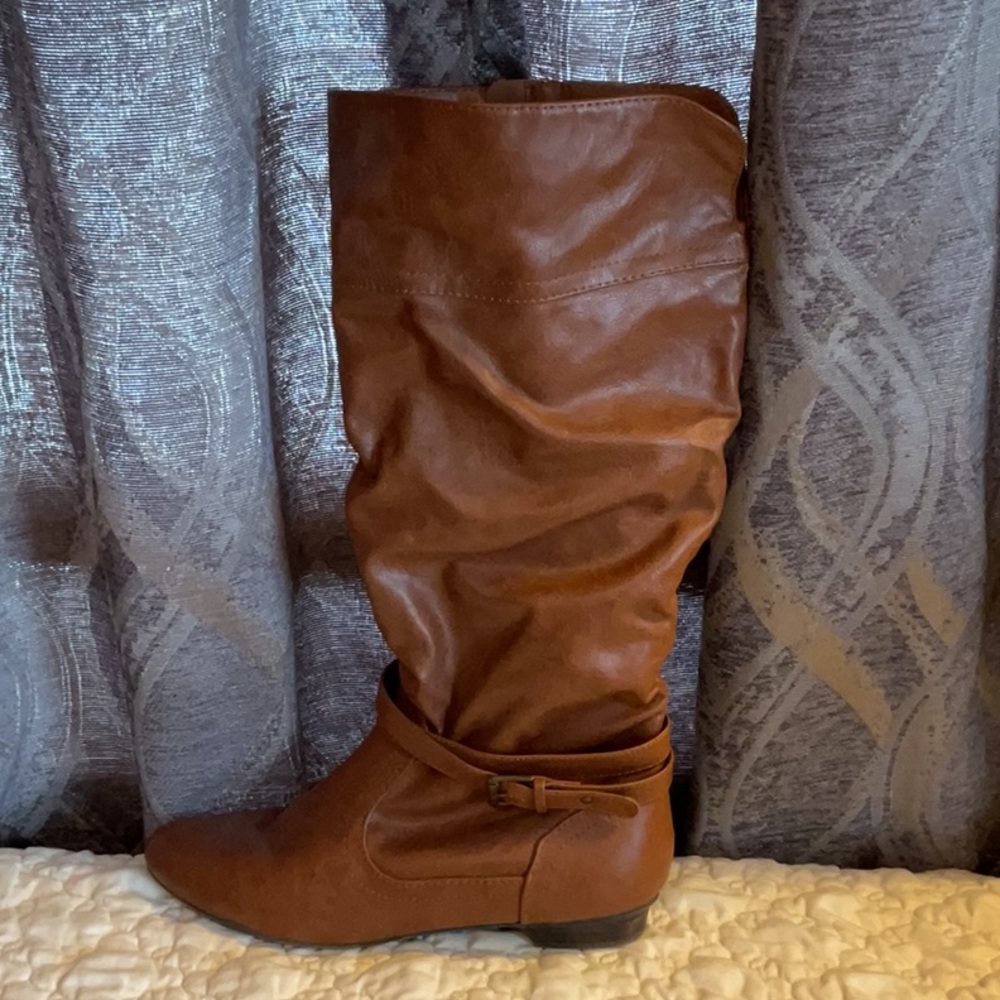Size 9 Women’s knee high brown boots by UNR8AD.